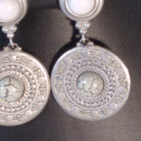 Vintage Liz Claibourne Clip On Earrings. Large Silver Medallion Design Unique - Picture 4 of 12